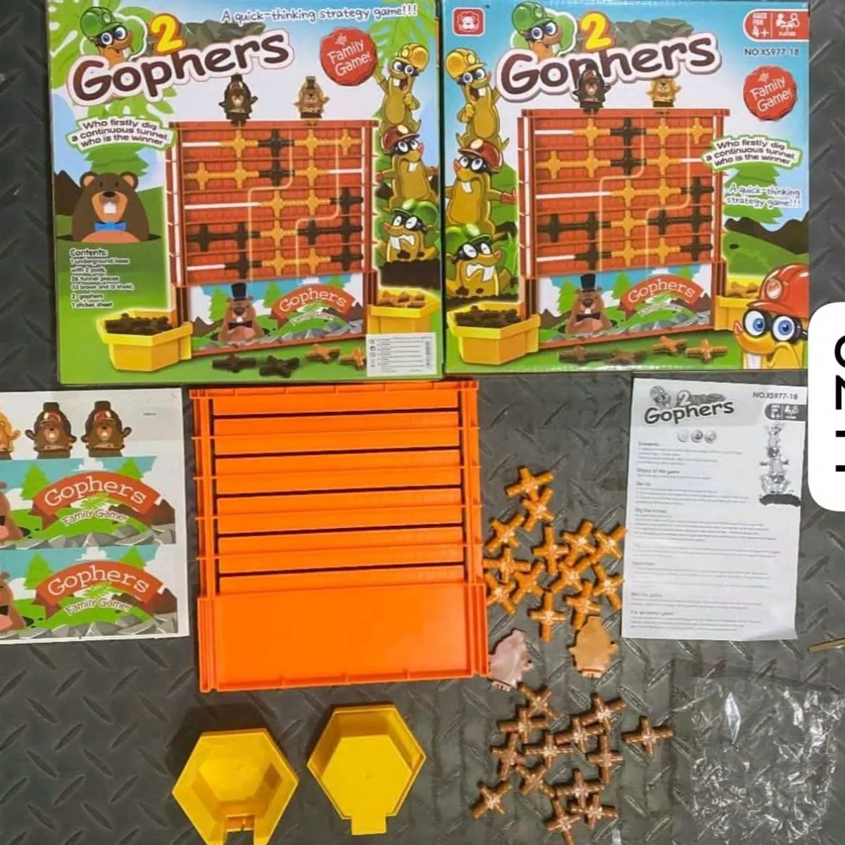 Gra zręcznościowa Gophers z piaskiem i figurkami