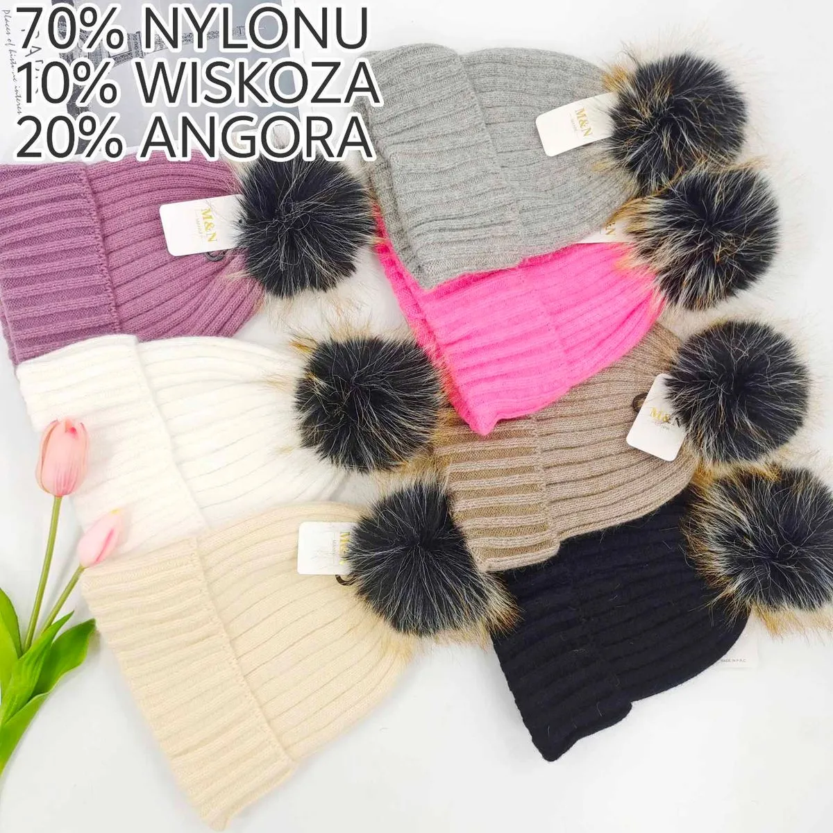 Czapki damskie z pomponem 70% nylon, 10% wiskoza, 20% angora
