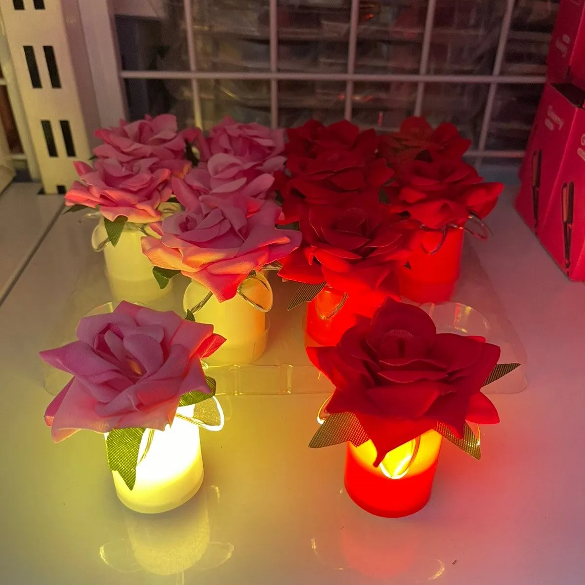 Lampka nocna LED w kształcie róży różowa/czerwona