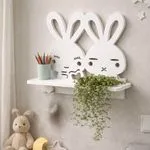 Dekoracyjna półka ścienna z motywem uszu królika białe