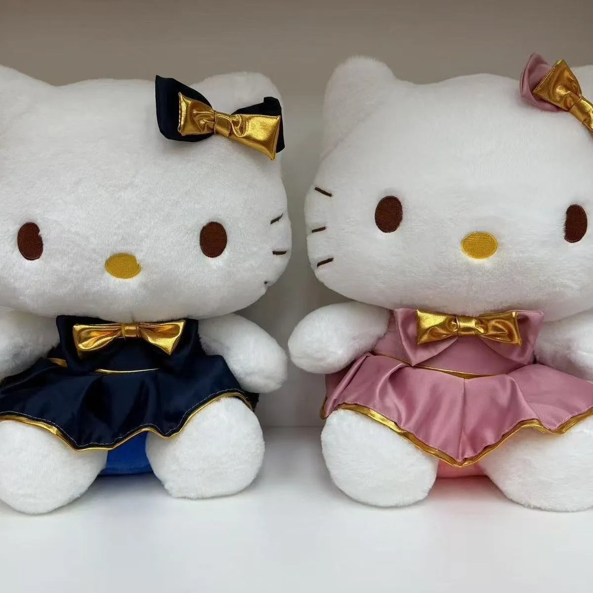 Maskotka Pluszowa Hello Kitty 30cm z Sukienką