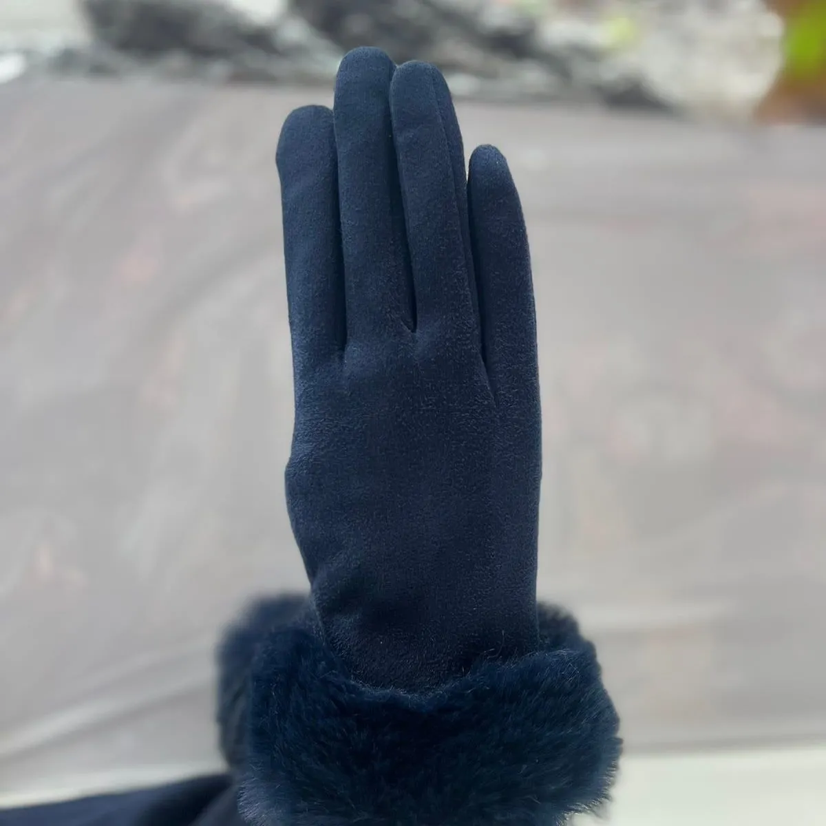 Rękawiczki damskie czarne z futrzanym mankietem