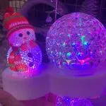 Lampka LED świąteczna bałwan z kulą kolorową