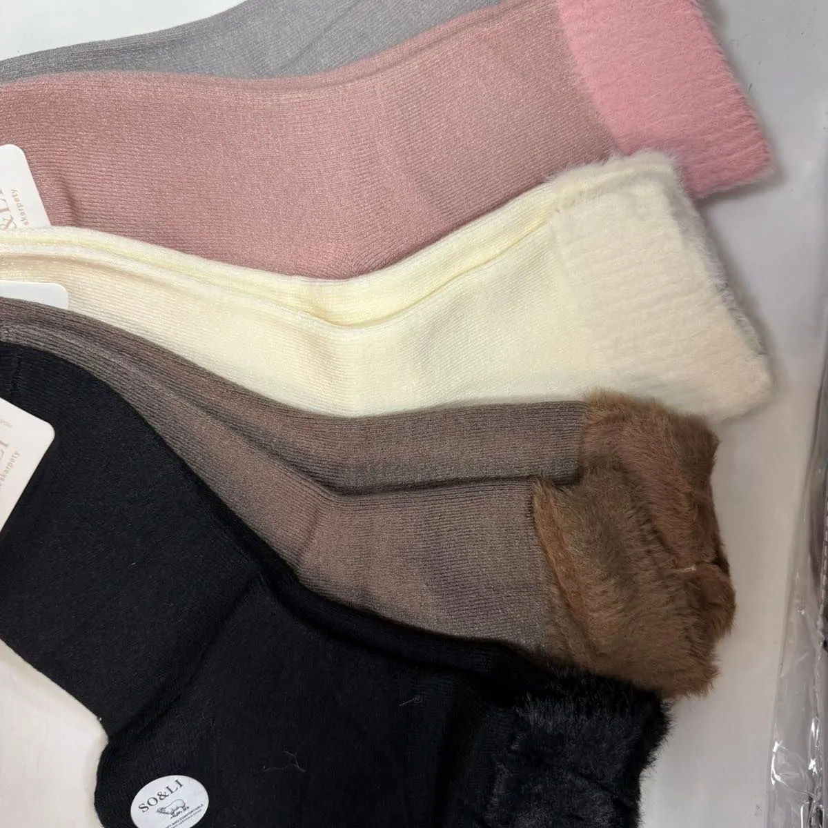 Skarpetki damskie z futerkiem L-XL, wielokolorowe