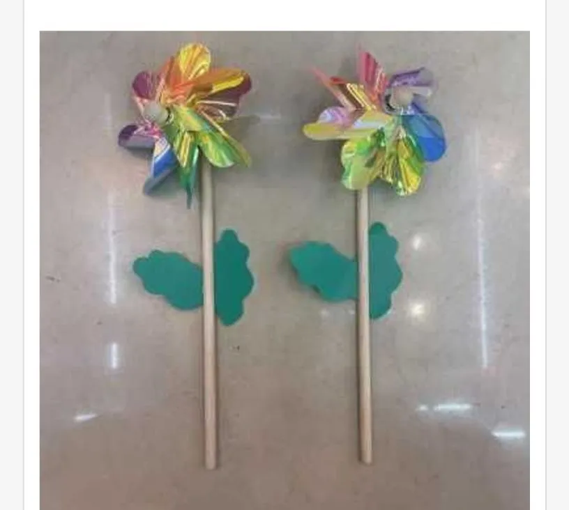 Wiatrak Plastikowy 12cm Tęczowy