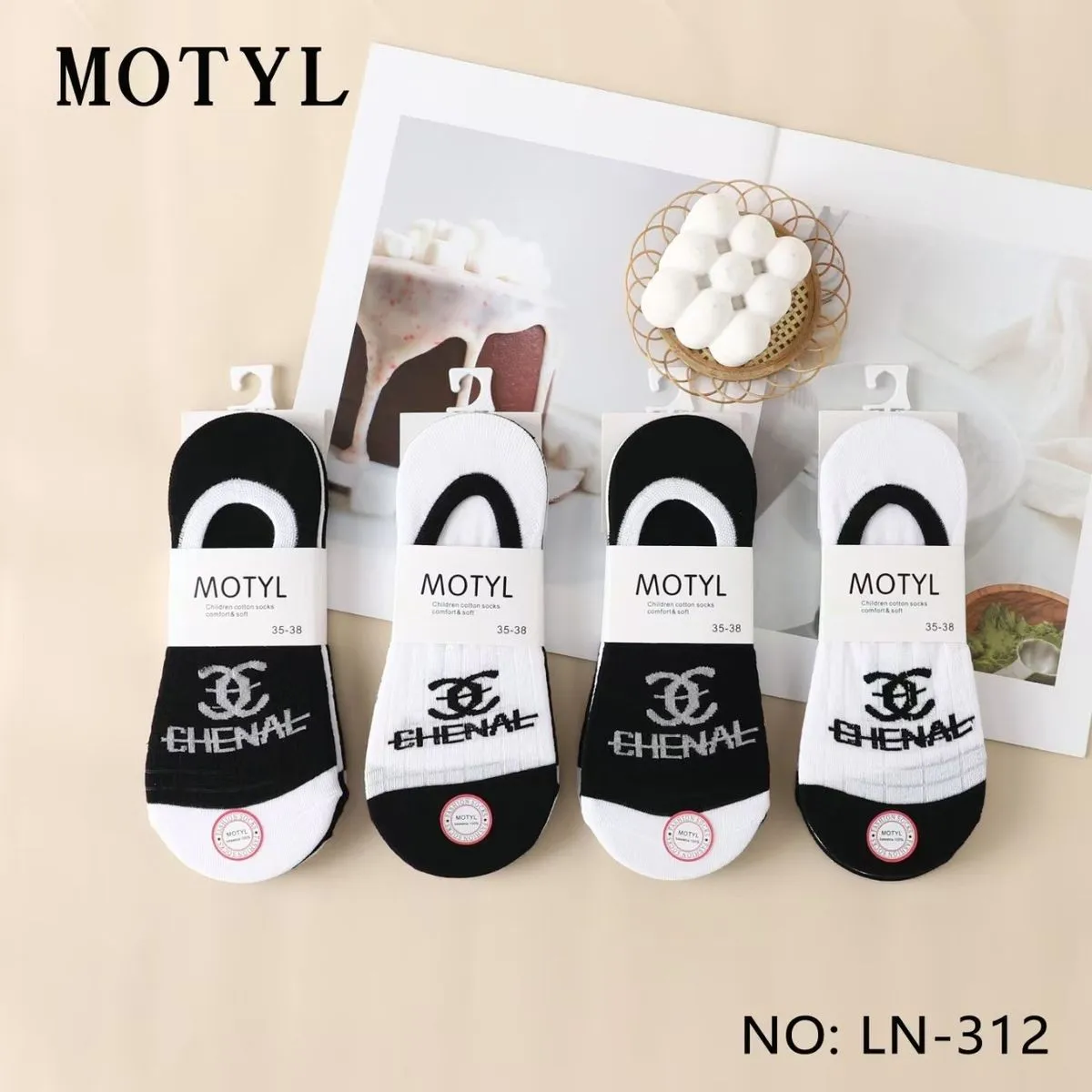 Skarpetki damskie Motyl czarne-białe z napisem CHANEL NO: LN-312