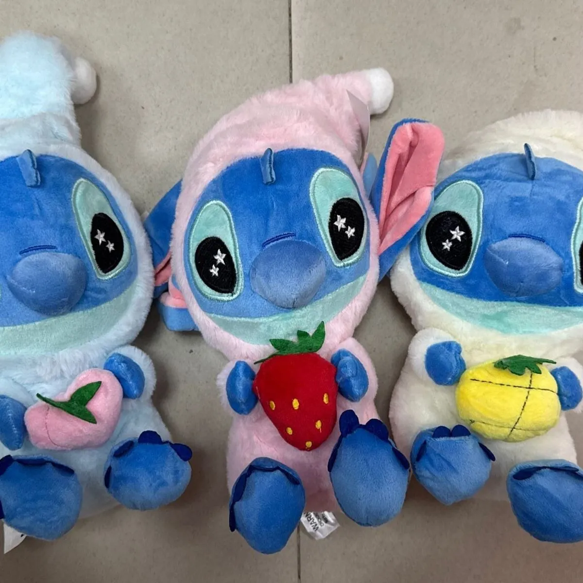 Maskotka Pluszowa Stitch w piżamie z owocem, mix kolorów