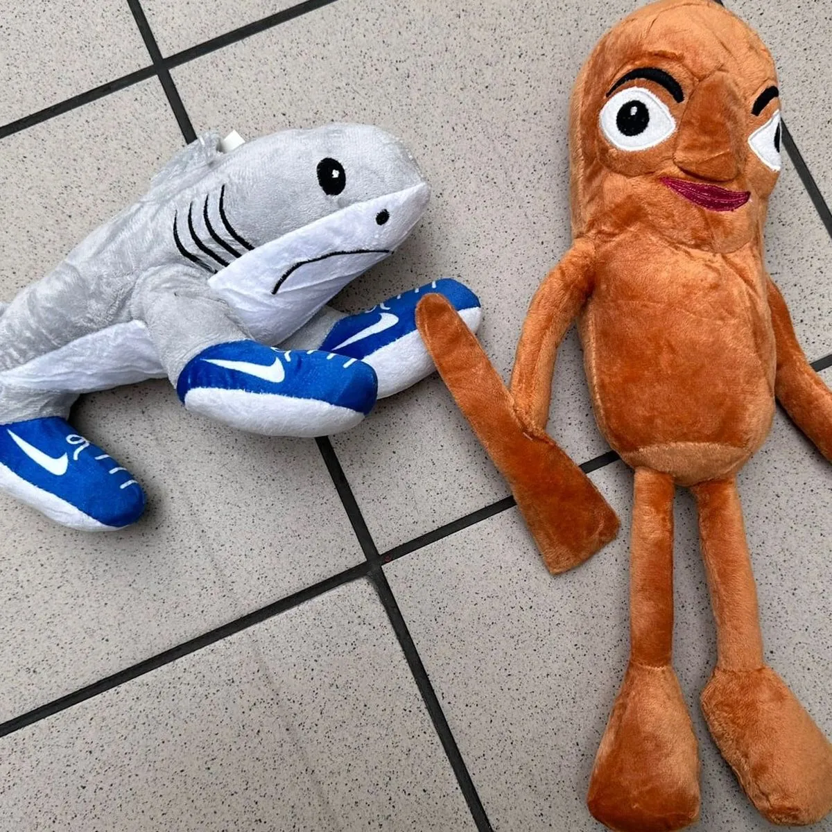 Maskotka Pluszowa Brainroot i Rekin w Butach Nike - Mix Wzorów