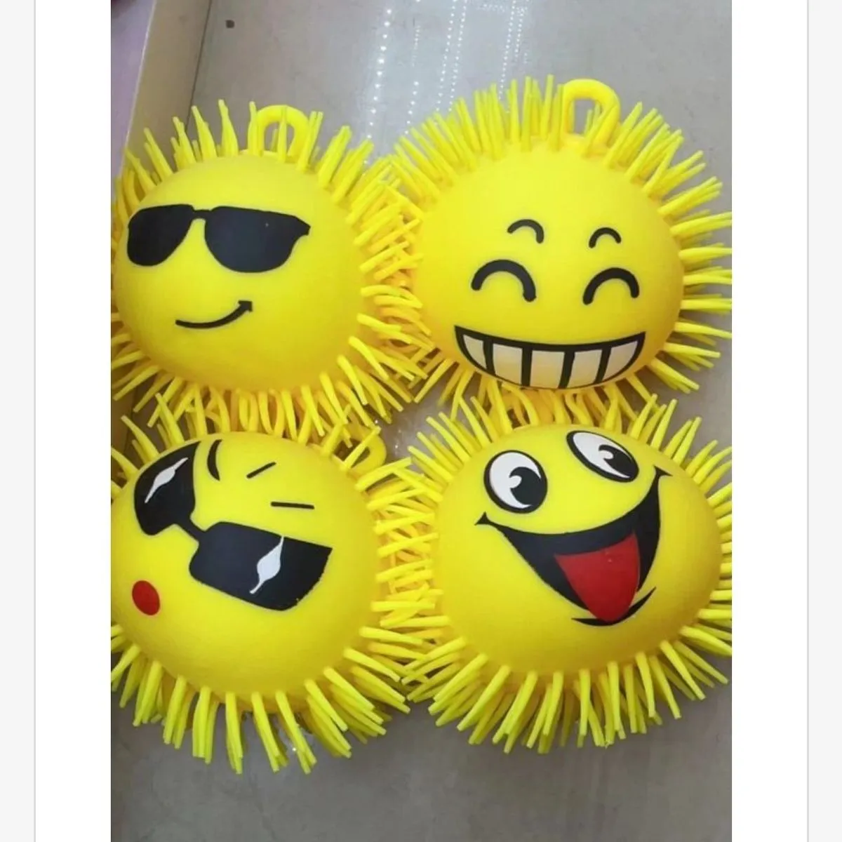 Zabawki Squeeze Toys Gniotki Emoji z Kolcami Żółte 36 szt.