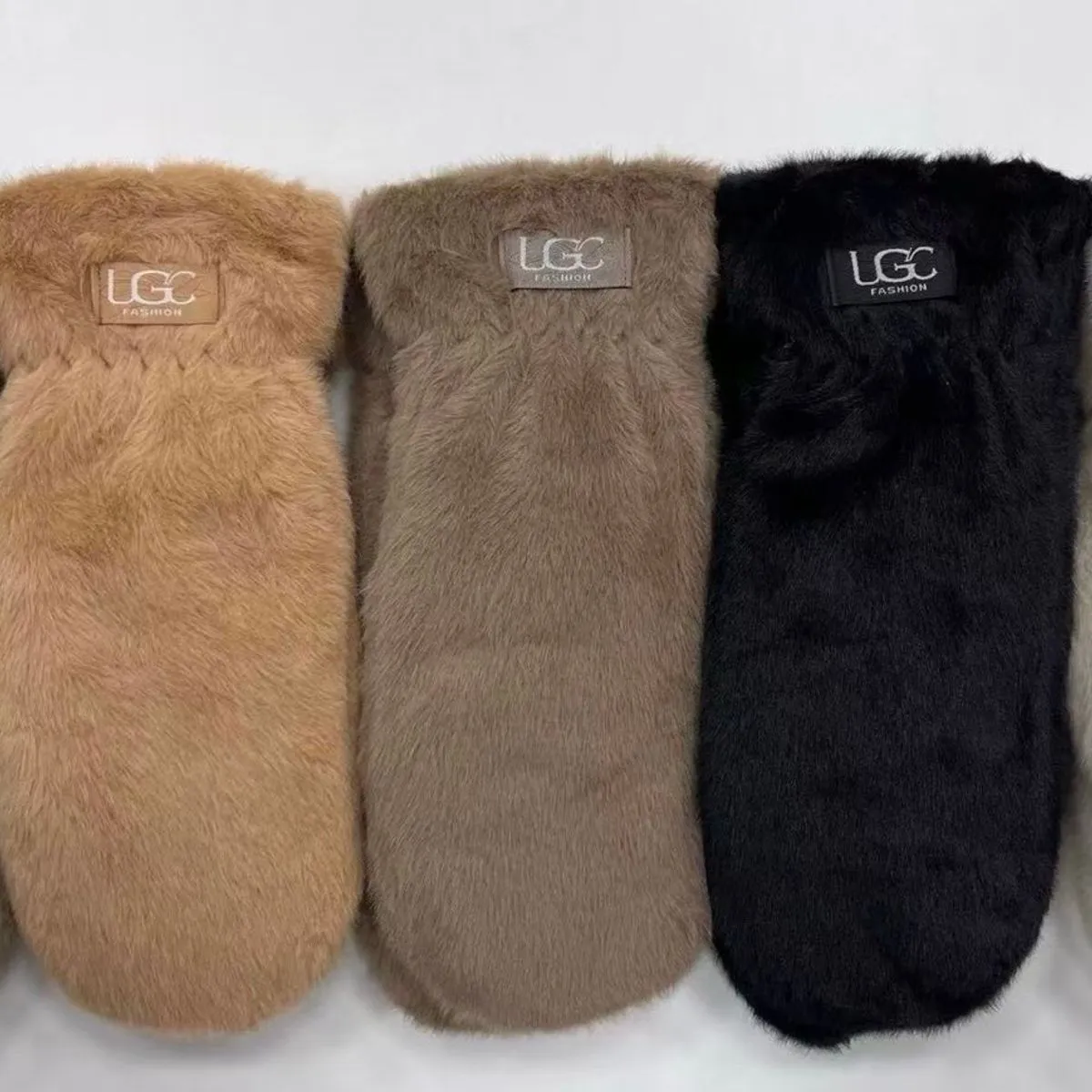 Rękawiczki damskie UGG futrzane mix kolorów 25F-02