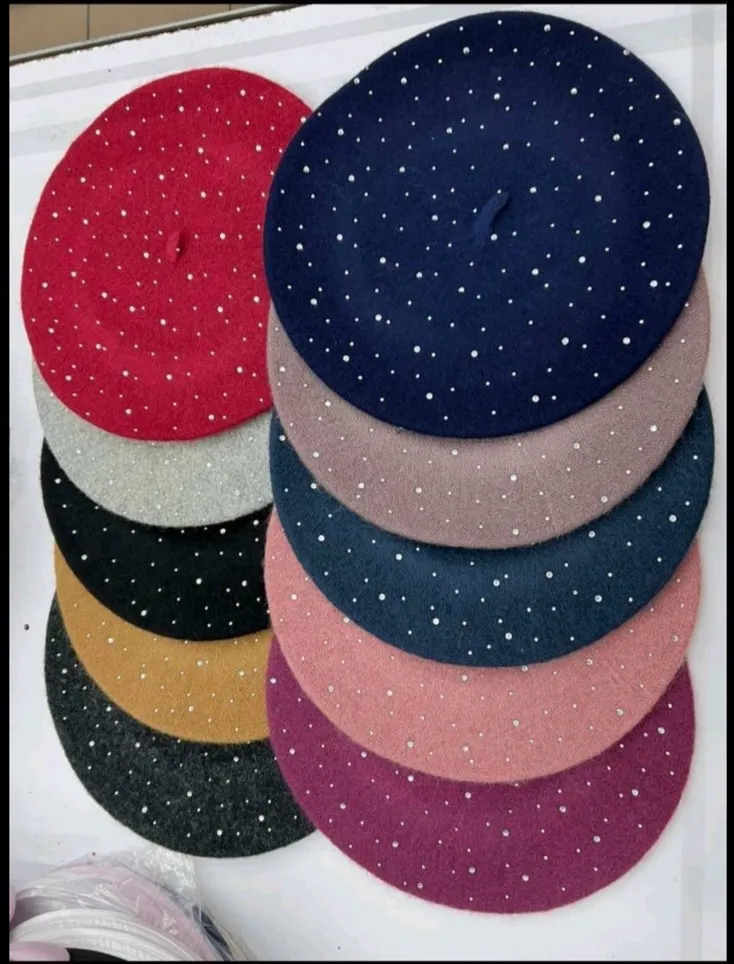 Czapki damskie beanie z cekinami, 12 szt
