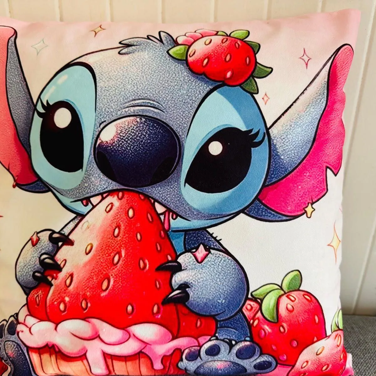 Poszewka 40x40cm Stitch je truskawkę Lilo & Stitch