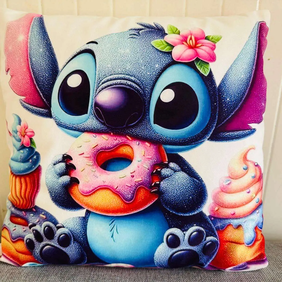 Poszewka 40x40cm Stitch z pączkiem Lilo & Stitch