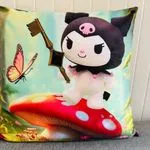 Poszewka 40x40cm Kuromi z motylami i grzybem