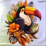 Poszewka 40x40cm z tukanem i kwiatami