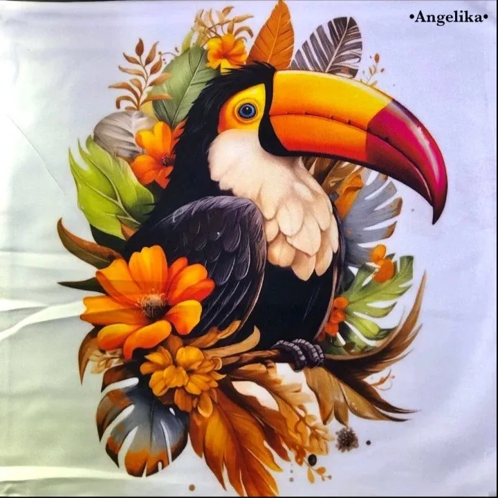 Poszewka 40x40cm z tukanem i kwiatami