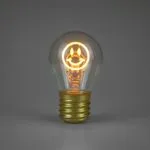 Lampka LED żarówka z emotikoną uśmiech