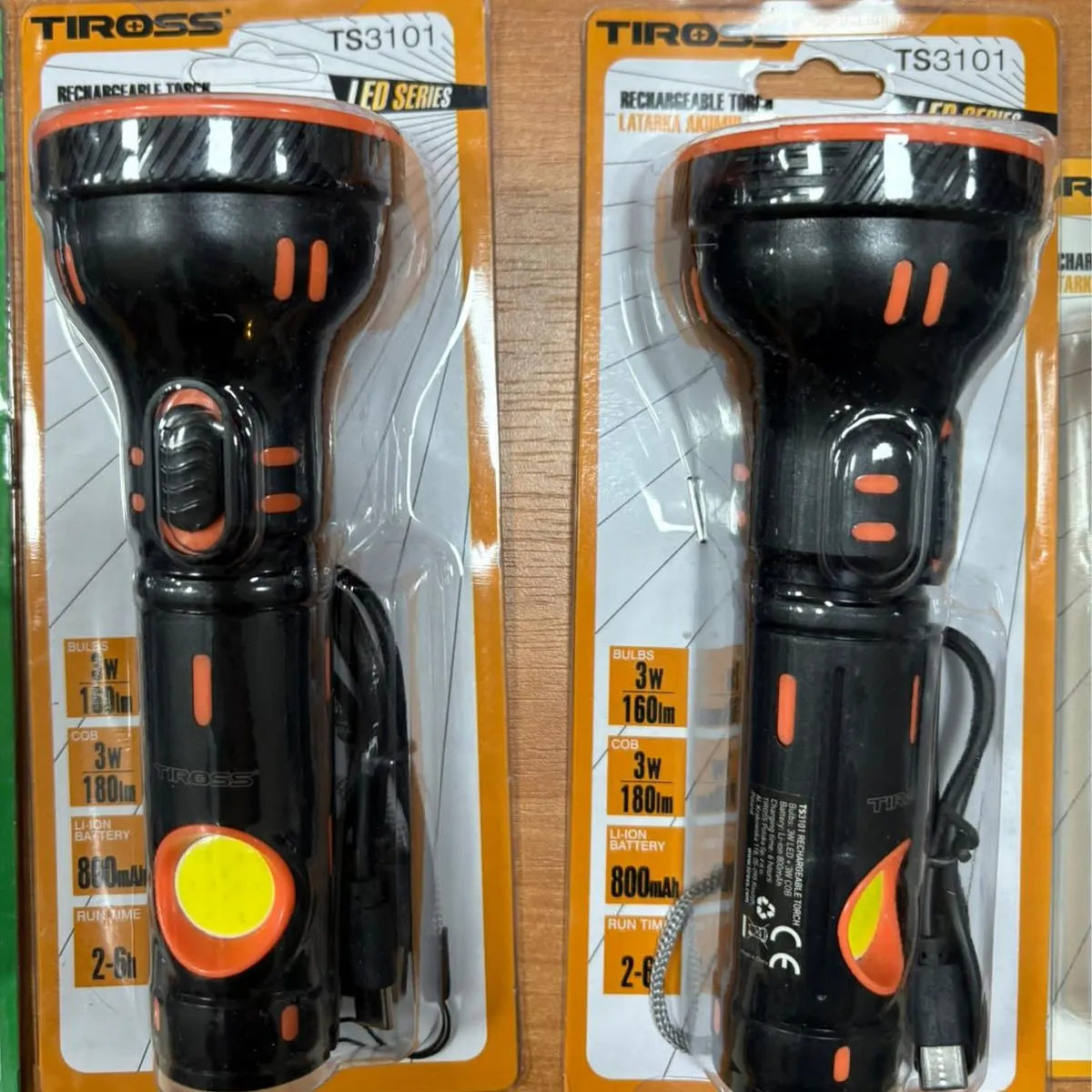 Latarka ładowalna Tiross TS3101 3W 1000lm czarna