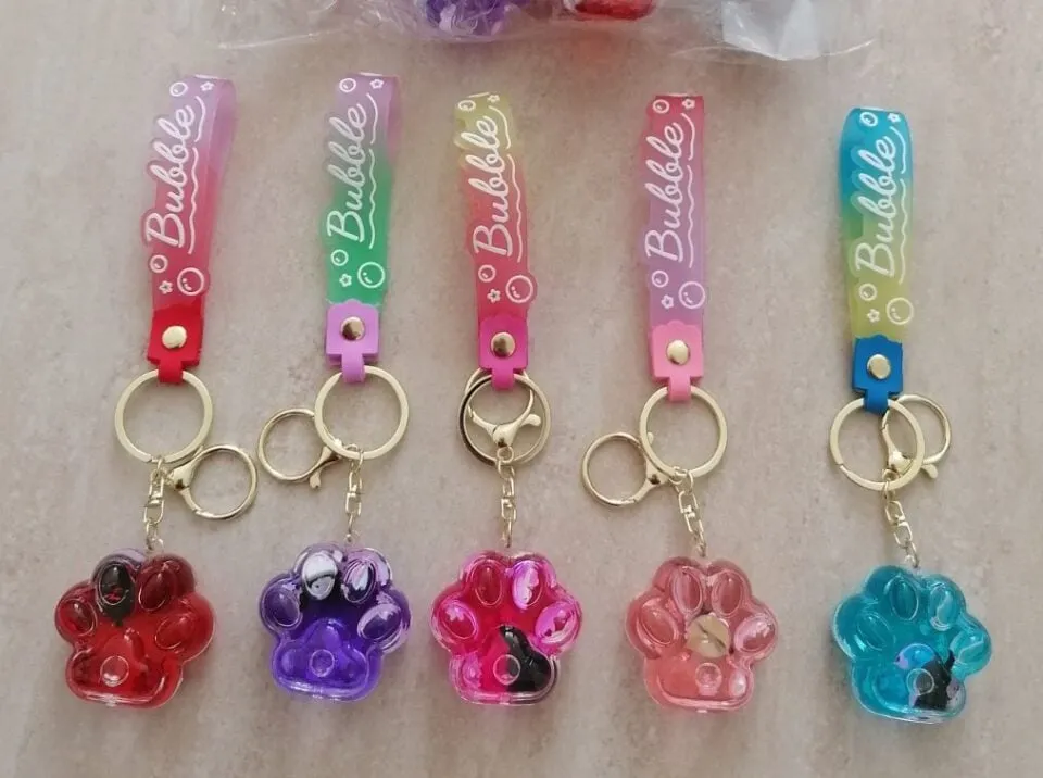 Brelok do Kluczy Łapka z Płynem Bubble - Mix Kolorów 12 szt.