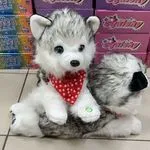 Maskotka muzyczna Squishy Pies Husky z czerwoną chustą - 3 szt.