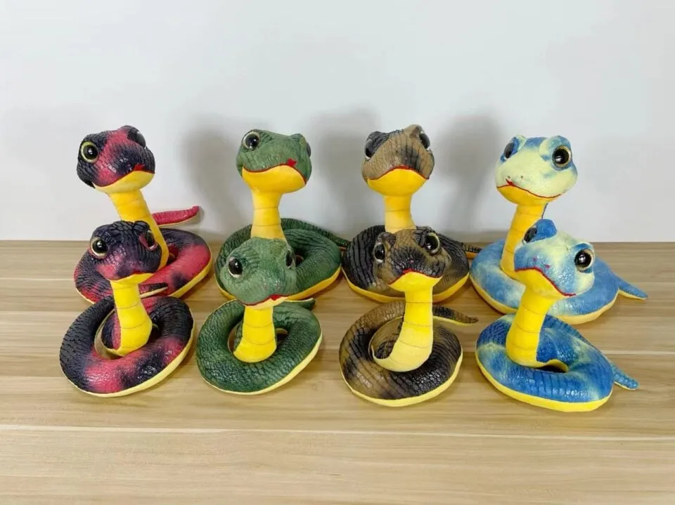 Maskotka Pluszowa Wąż 22cm Mix Kolorów