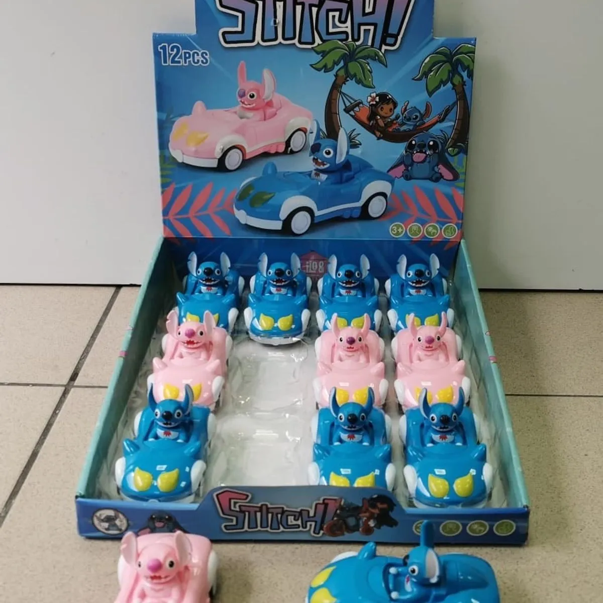 Auta Stitch i Angel, zestaw 12 sztuk, plastikowe 9cm