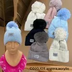 Czapki damskie beanie z pomponem LGC, mix kolorów