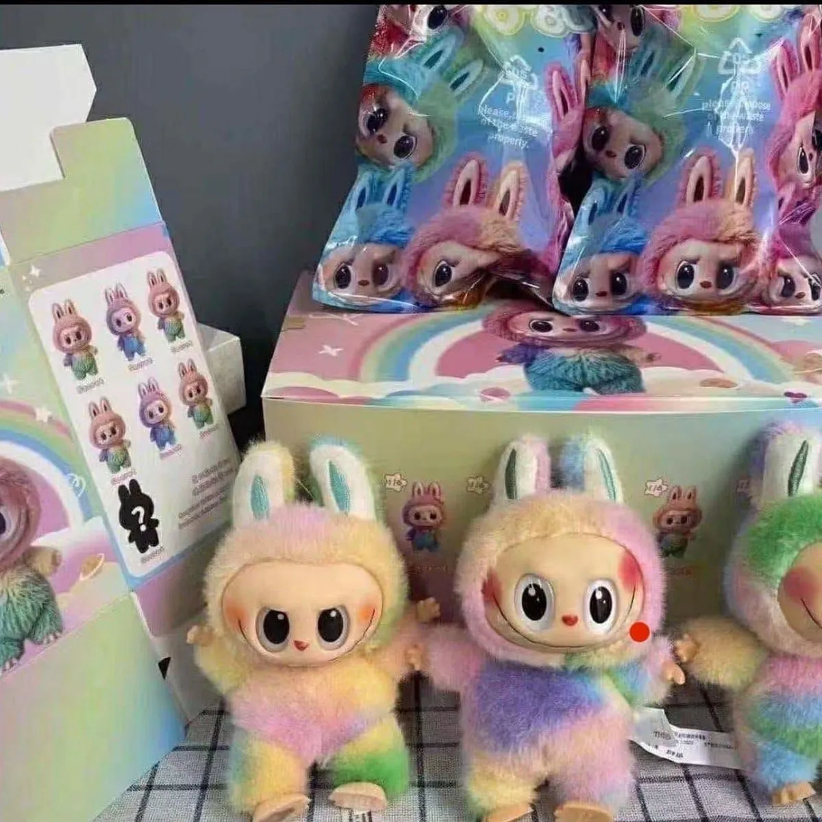 Labubu V4 Figurka Pluszowa Tęczowa Mystery Box 12szt