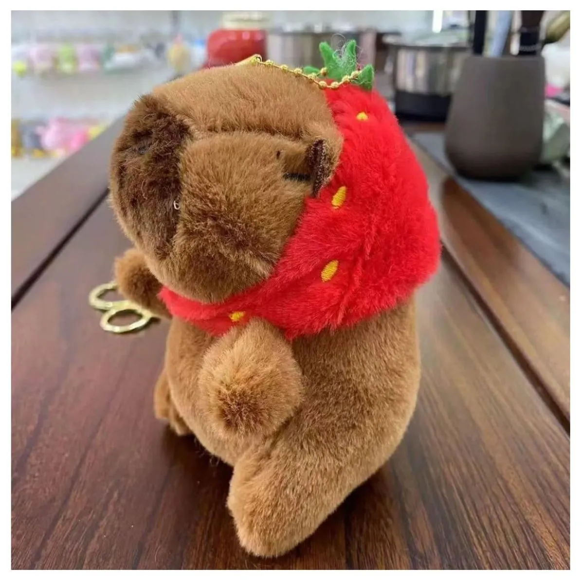 Brelok do Kluczy Kapibara w Przebraniu Truskawki Pluszowy 12szt