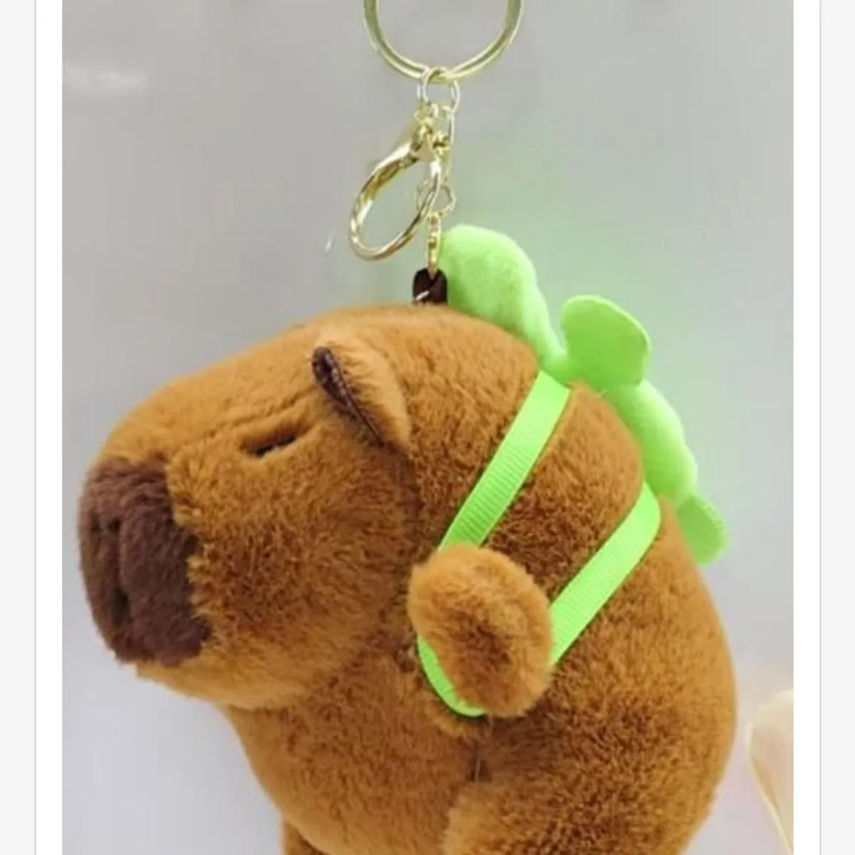 Maskotka Brelok Kapibara z Zielonym Plecakiem, Pluszowy