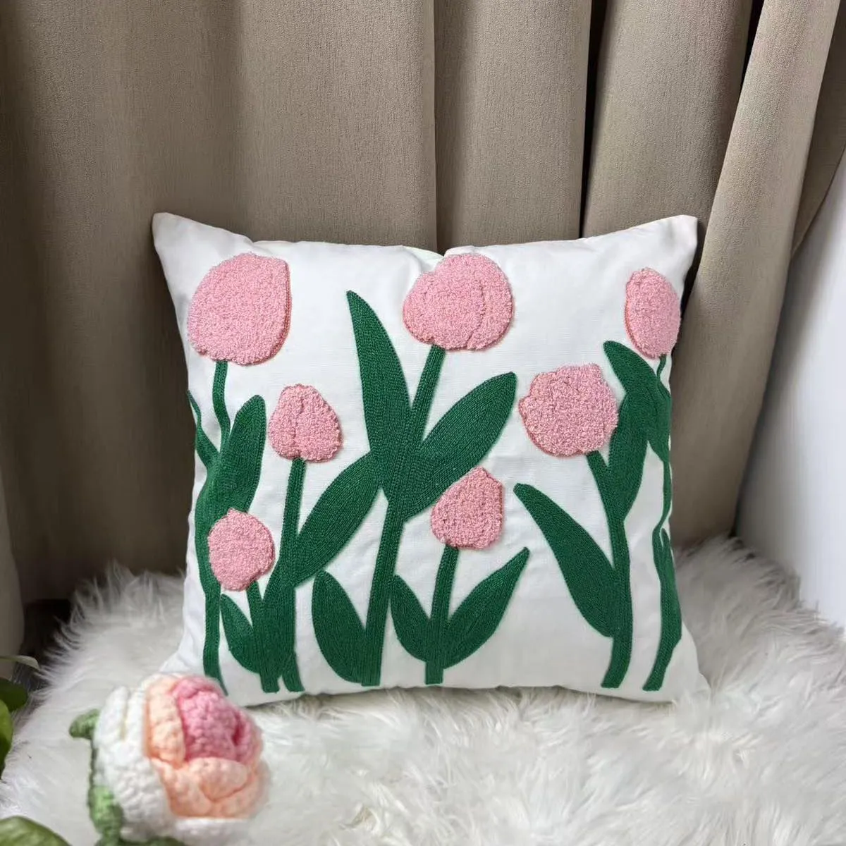 Poszewki dekoracyjne 40x40cm z motywem tulipanów