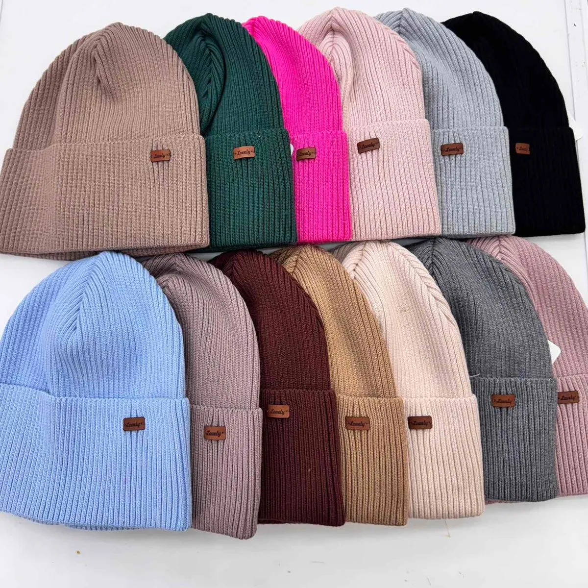 Czapki damskie beanie dzianinowe, mix kolorów