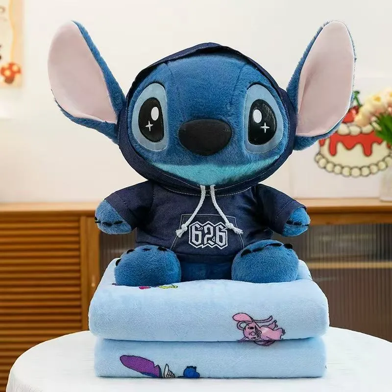 Maskotka Stitch z kocykiem i bluzą hoodie