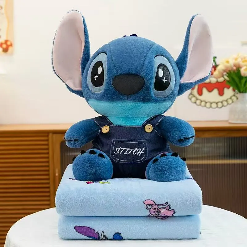 Maskotka Stitch z kocykiem niebieska