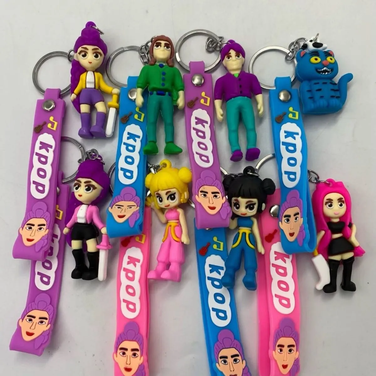 Breloki Kpop Figurki Postaci z Zawieszką 24 szt