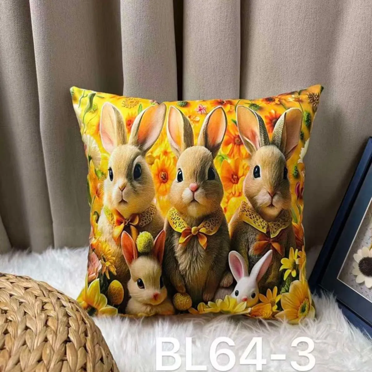 Poszewka Welvet 40x40 cm z królikami BL64-3