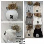 Czapki damskie z pomponem 60% wiskoza 40% angora