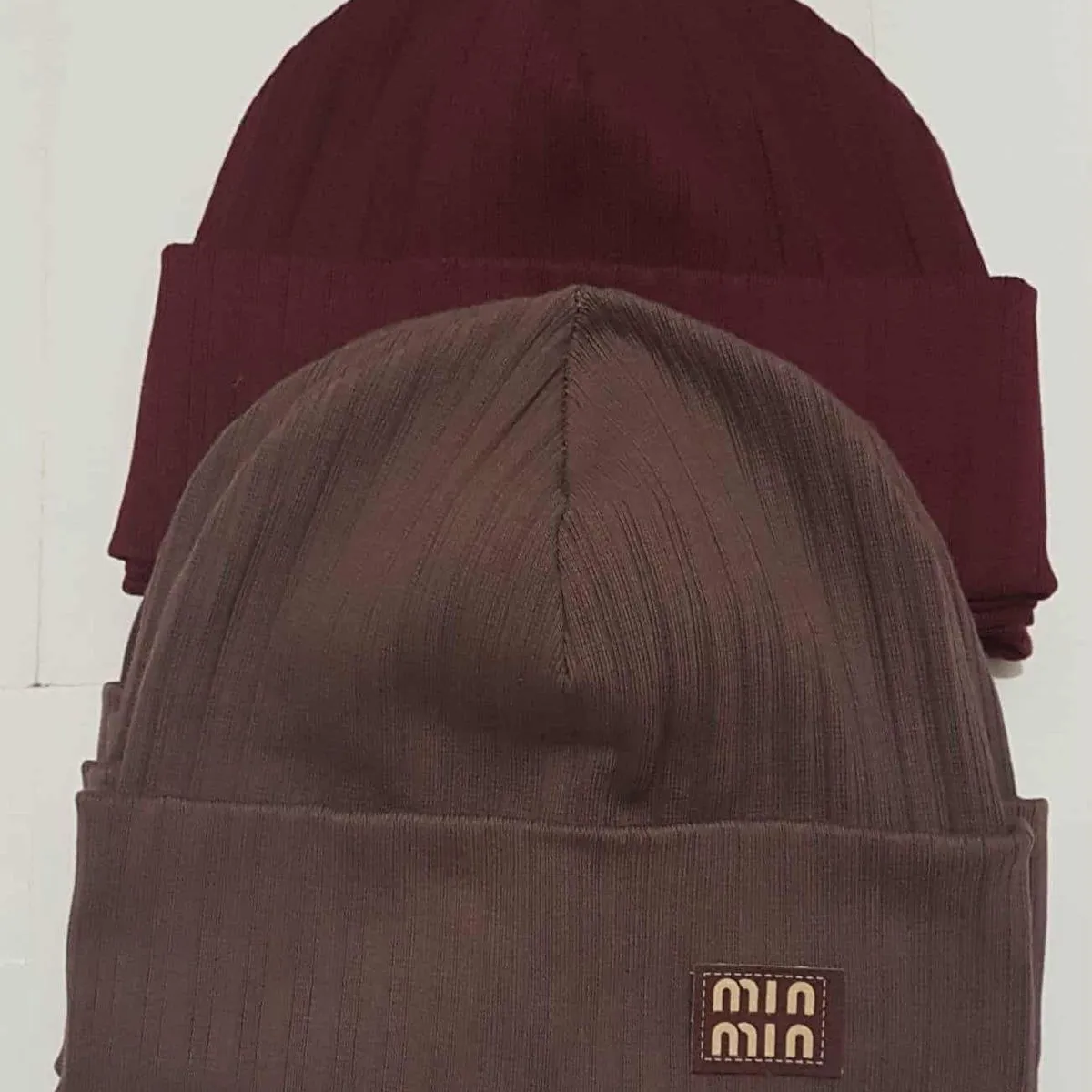 Czapki damskie beanie bordowa i brązowa