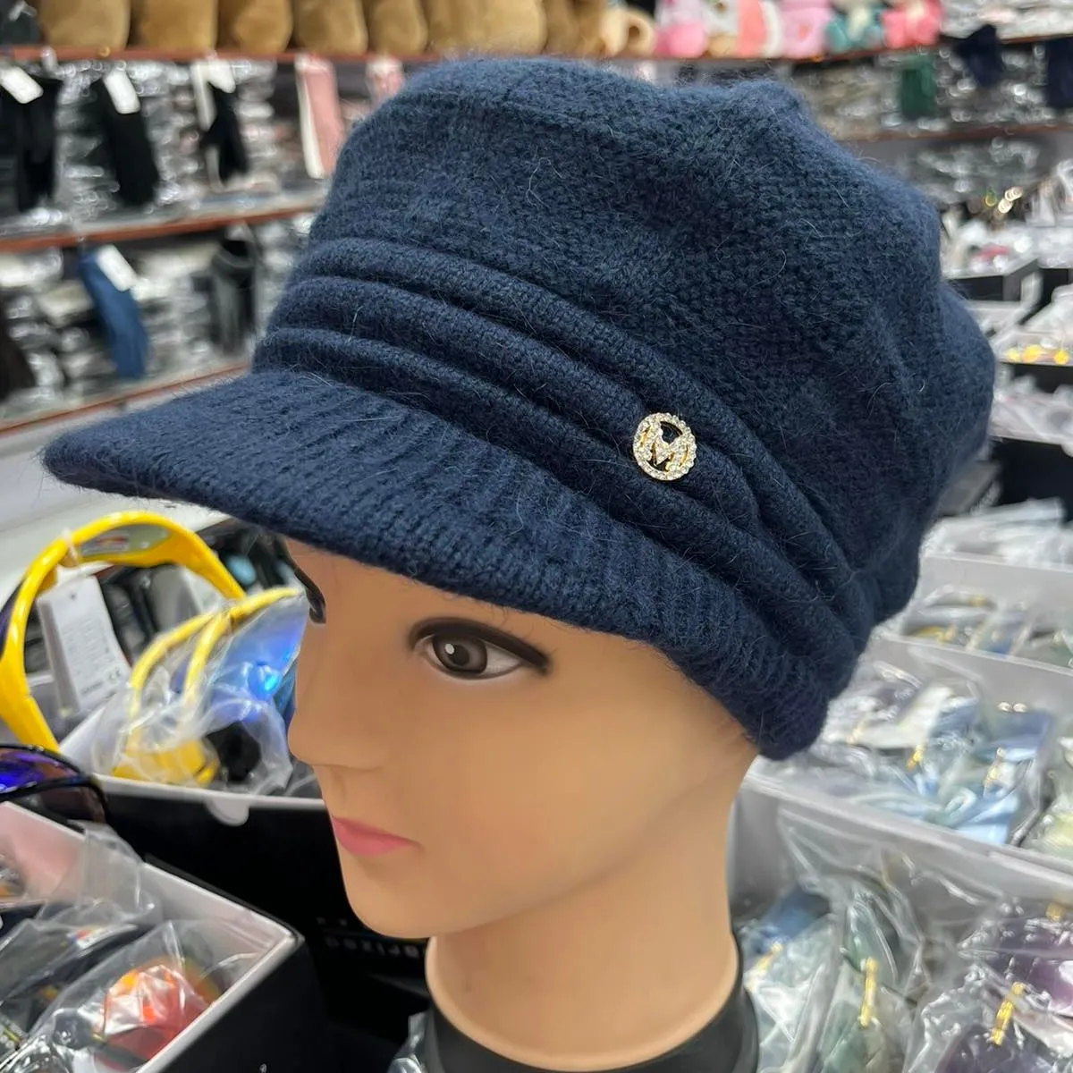 Czapka damska beanie z daszkiem granatowa