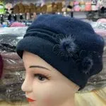 Czapka damska beanie granatowa z pomponem