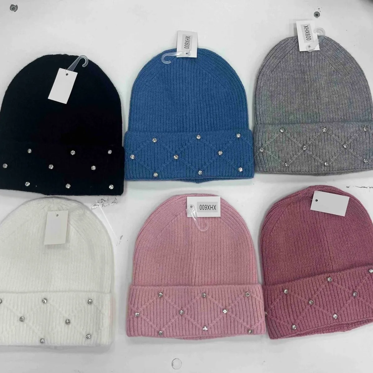 Czapki damskie beanie z ozdobami kryształkowymi 6 kolorów
