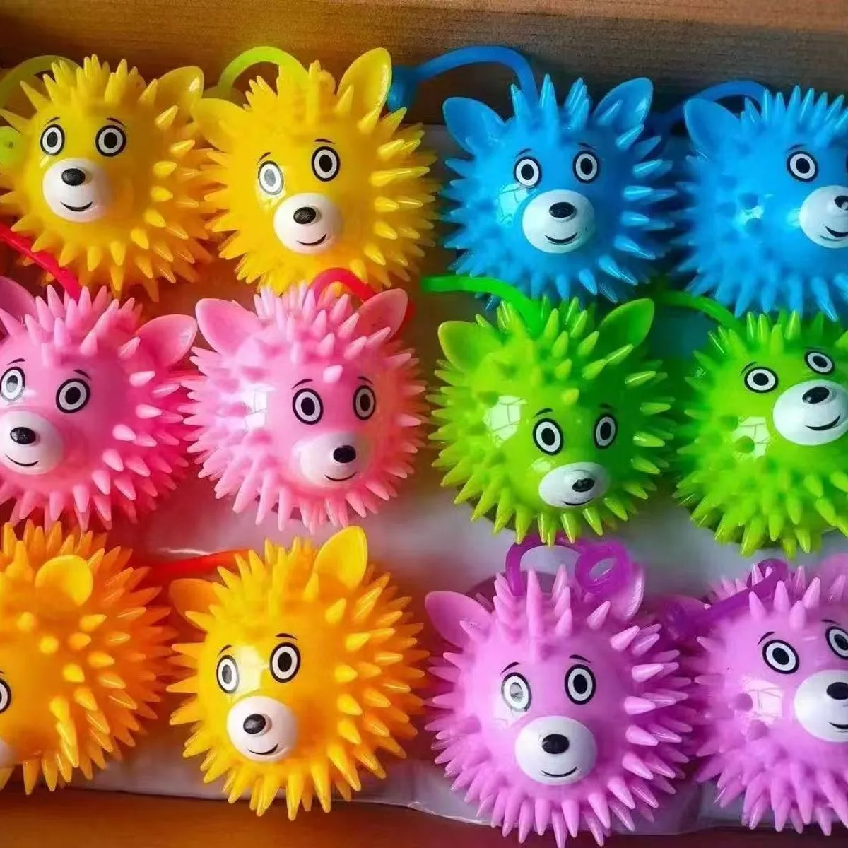 Gniotki Squeeze Toys psy z kolcami, 12 szt