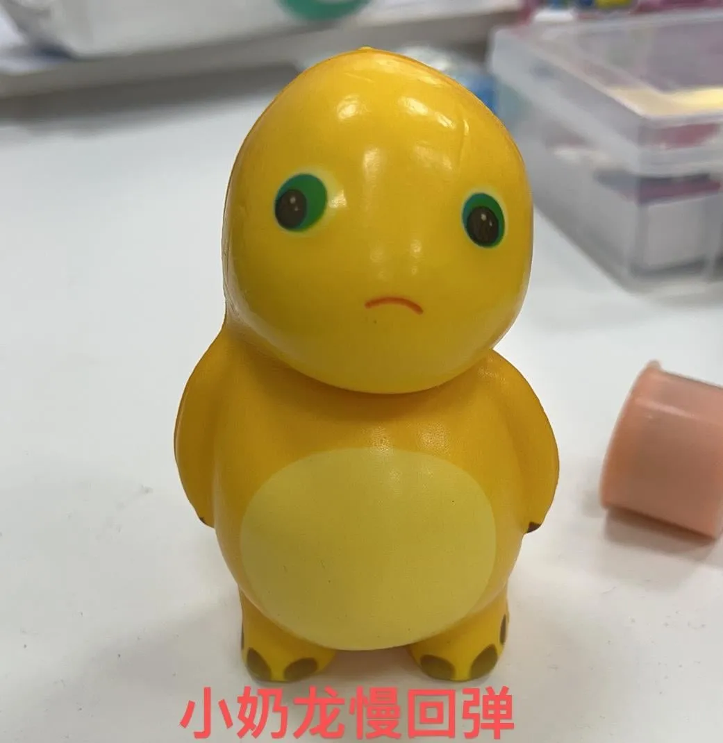 Żółty dinozaur gniotek squeeze toy antyestresowy