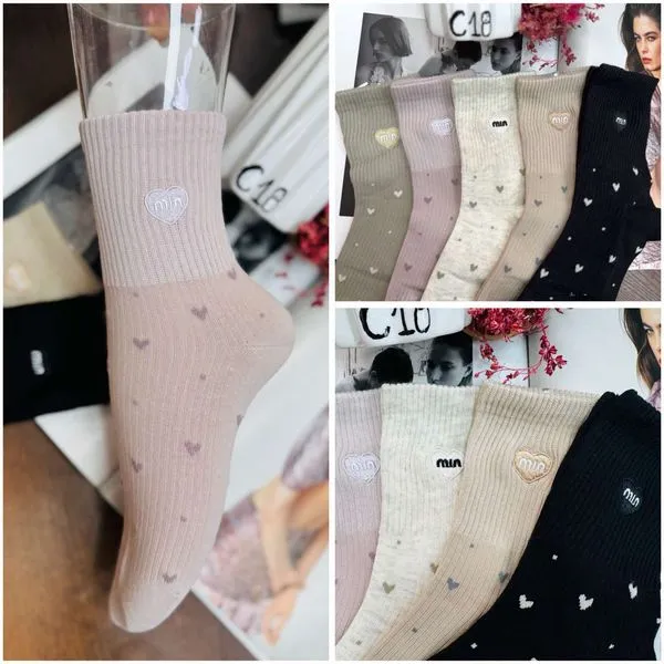 Skarpetki damskie z serduszkami i napisem MUM, zestaw kolorów