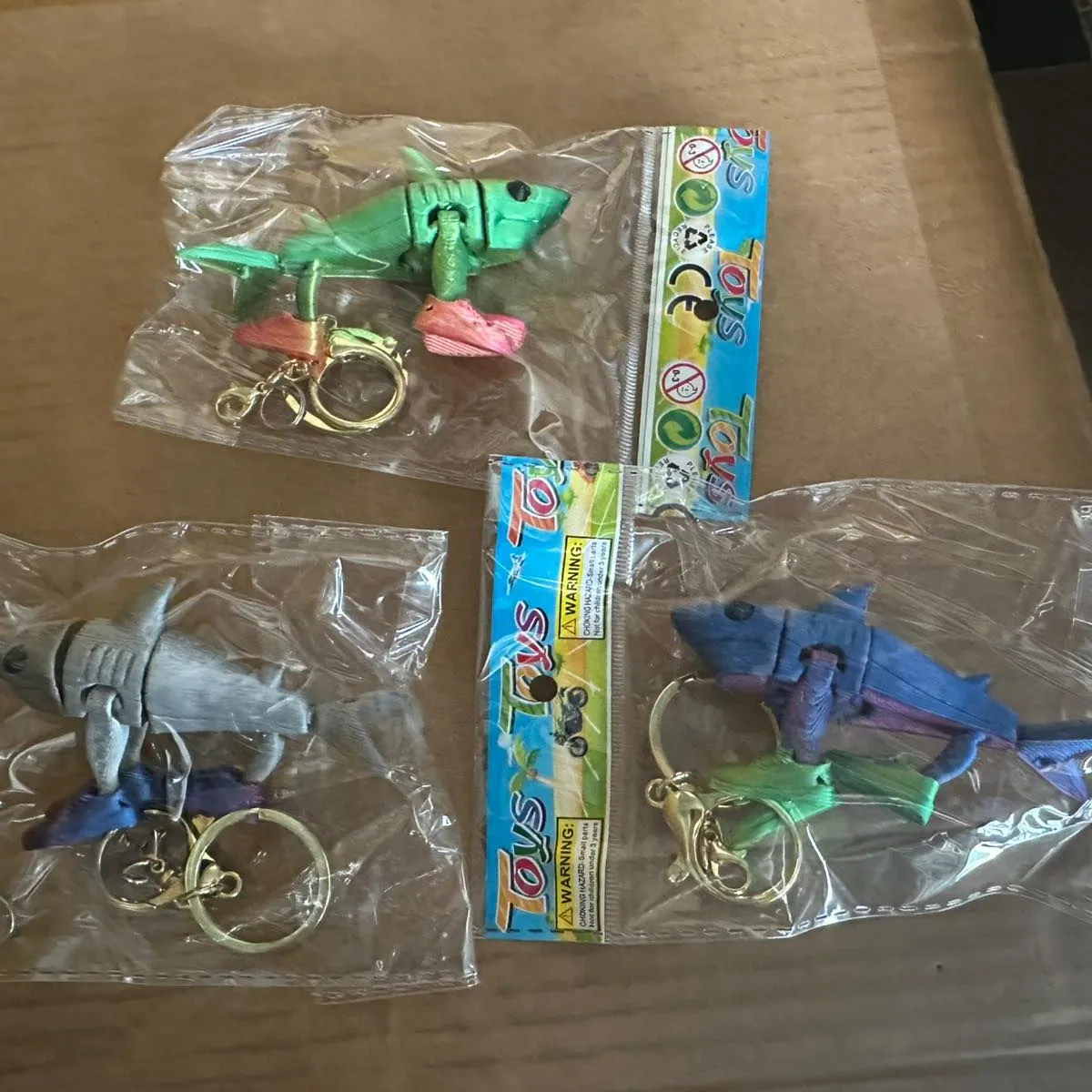 Brelok 3D Ruchomy Rekin z Nogami Mix Kolorów 24szt