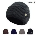 Czapka Zimowa Męska Prążkowana z Naszywką Mix Kolorów 12szt