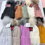 Czapki damskie z pomponem knitowane 12 szt