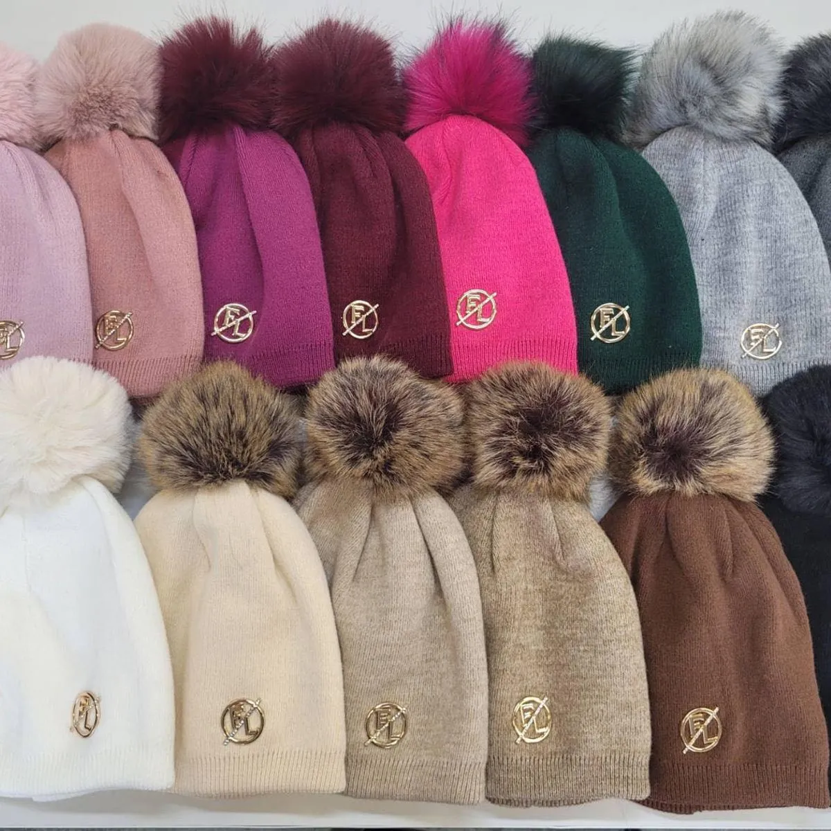 Czapki damskie beanie z pomponem 12 kolorów