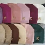 Czapki damskie beanie multicOLOR z metalowym logo
