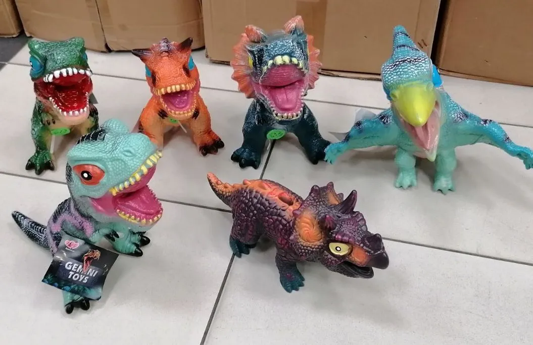 Mini figurki dinozaurów i pterodaktyla 6 szt